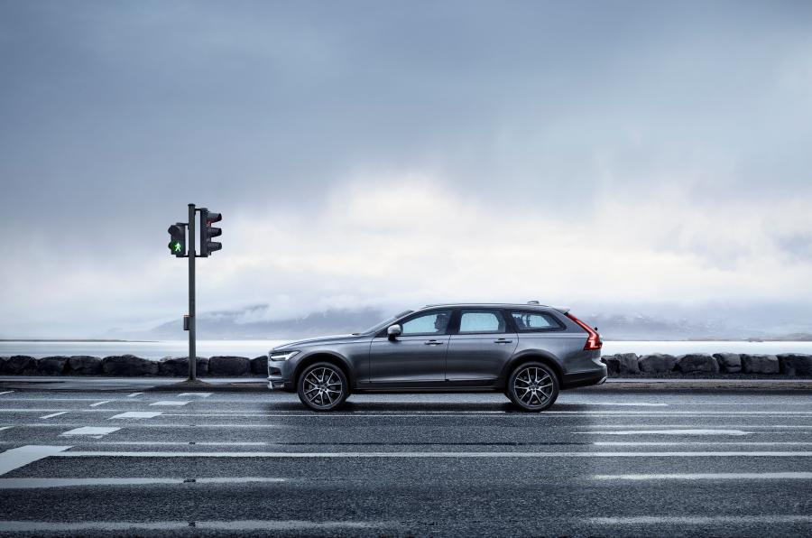  Volvo V90 T6 Cross Country 2016 года  (фото 6 из 104)